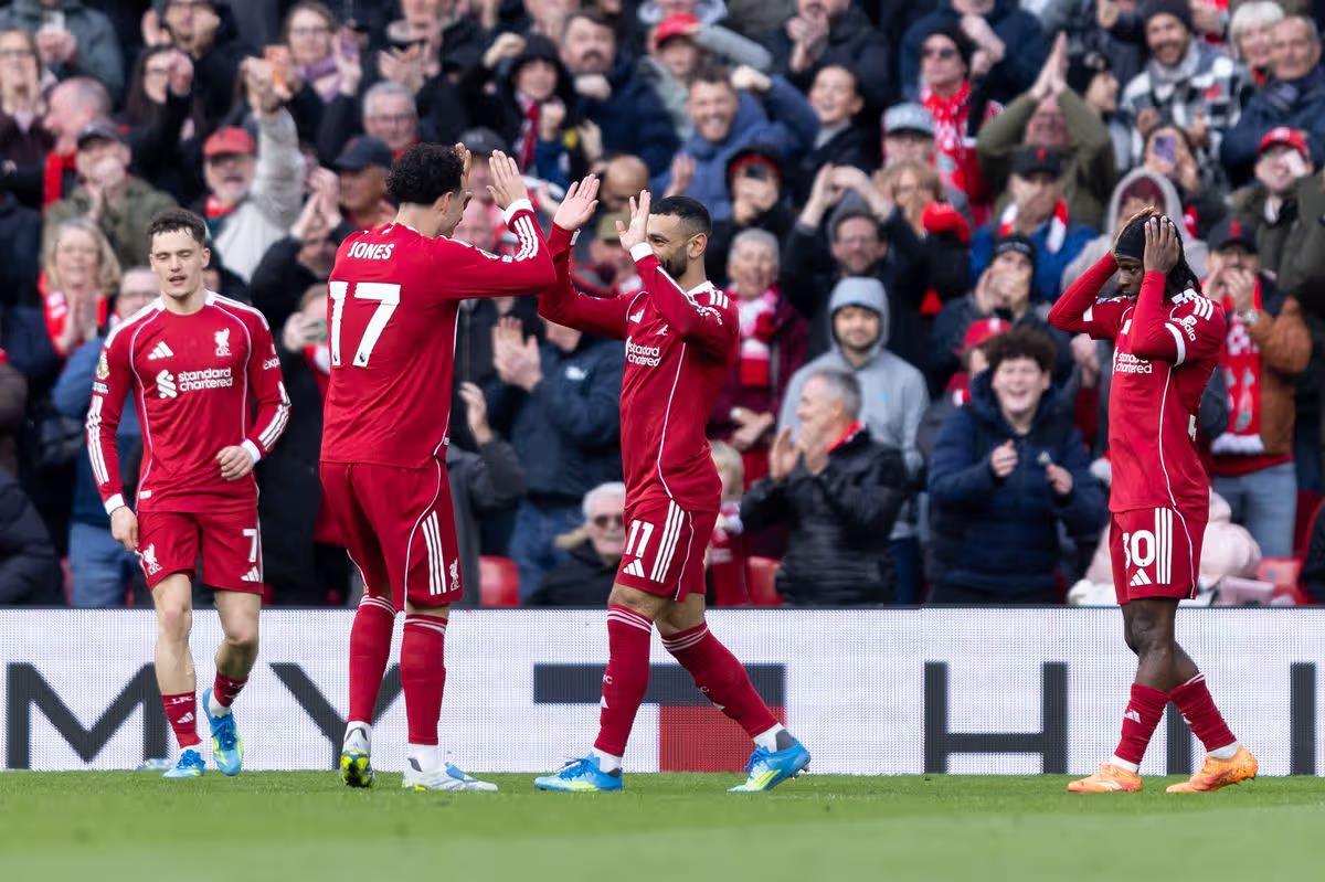 آرني سلوت يُثني على تألق ريو نجوموها مع ليفربول: نجم جديد بلمسة محمد صلاح!