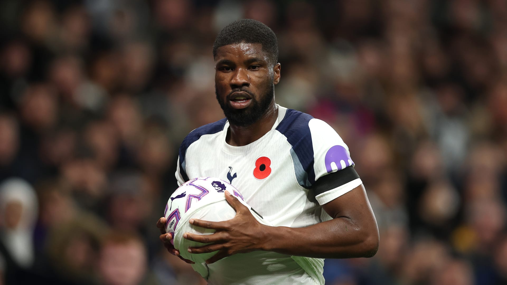 تحرك حاسم: توتنهام والبريميرليغ يقفان بحزم ضد الإساءة العنصرية لكيفين دانسو