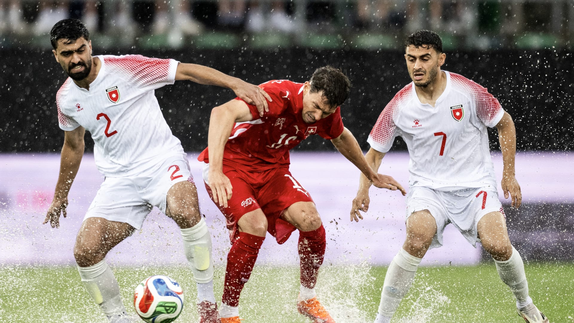 صدمة المونديال: تغيير لاعب منتخب الأردن كأس العالم ومفاجأة اللحظات الأخيرة!