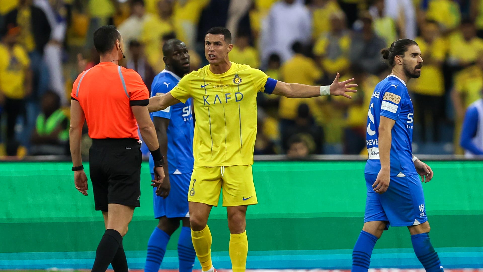 تحديث شامل: الاتحاد السعودي يوضح آلية طلب الحكام الأجانب في الدوري السعودي للموسم الجديد والتكاليف المرتبطة