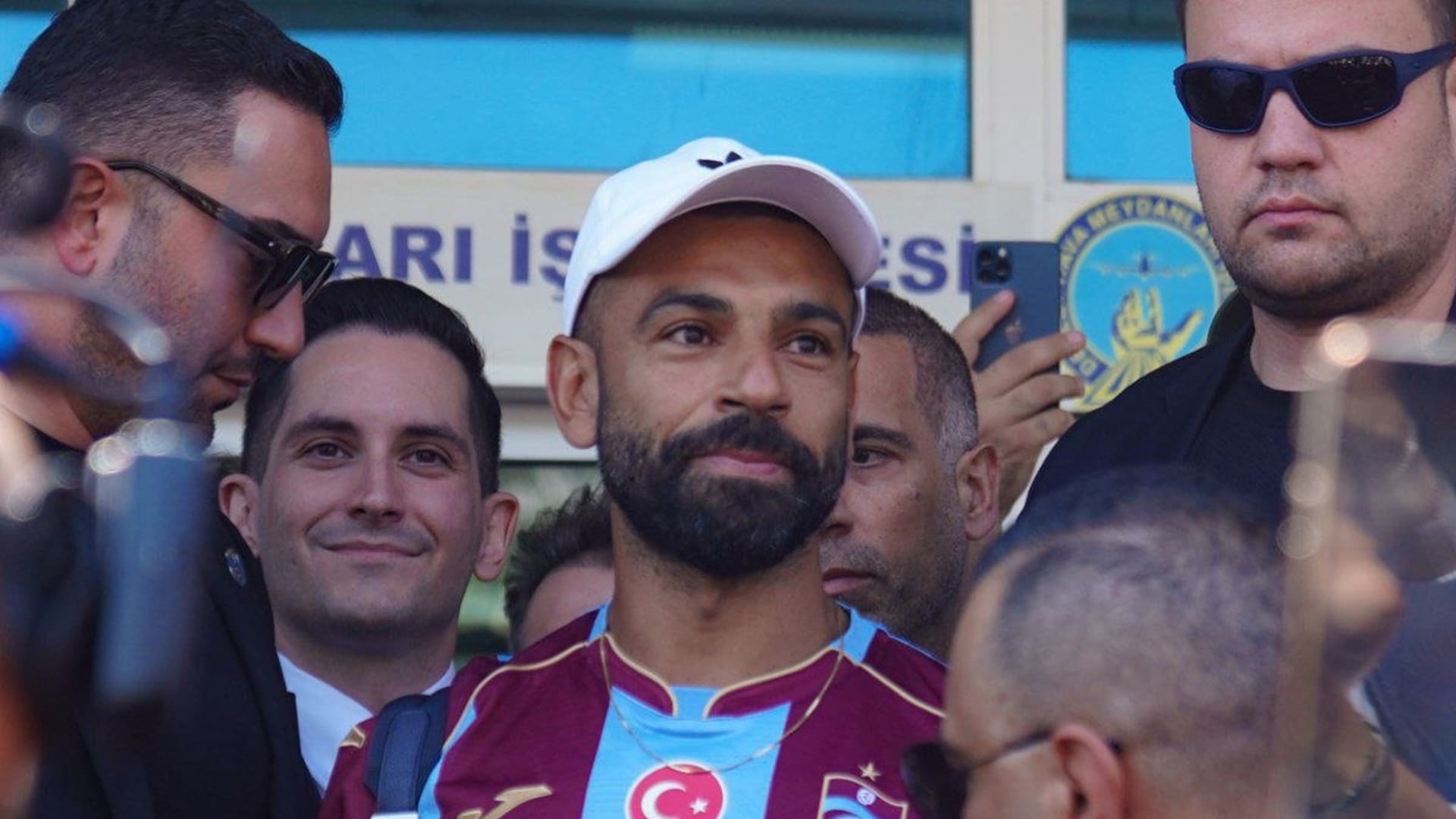 استقبال أسطوري يزلزل تركيا: محمد صلاح يشعل حماس الجماهير مع طرابزون سبور